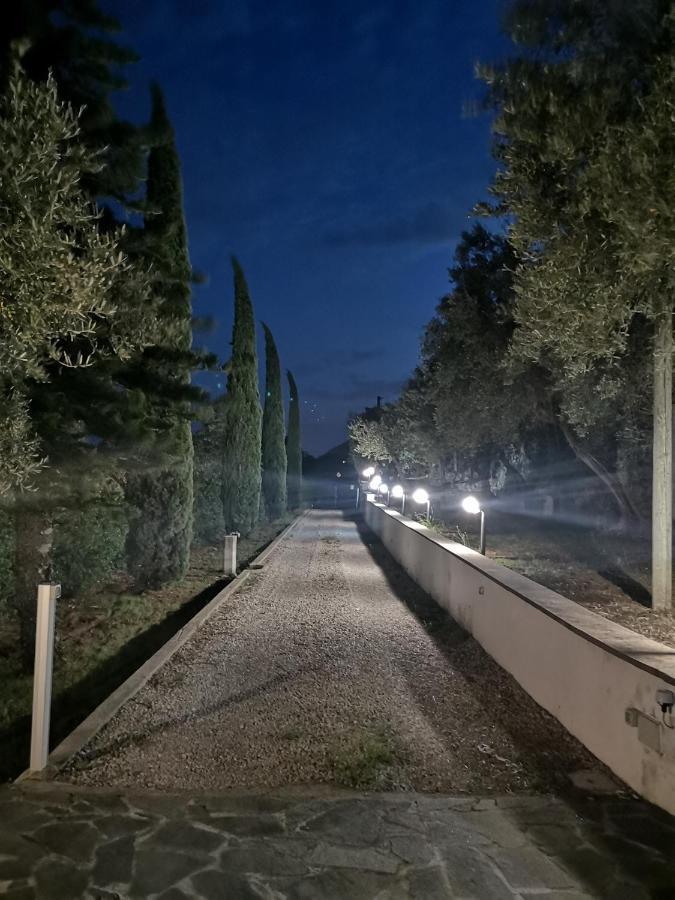 Sul Lago Dorato แตร์ราชินา ภายนอก รูปภาพ