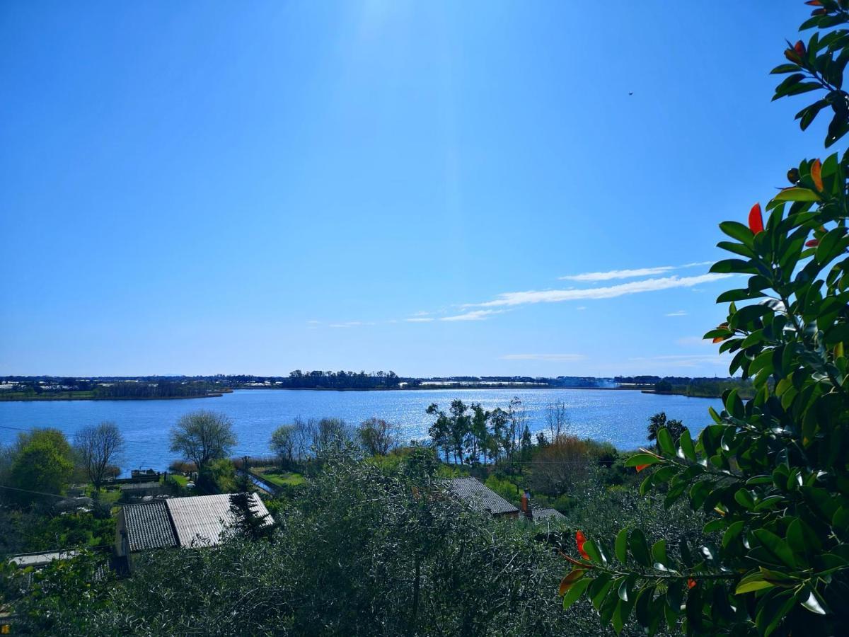 Sul Lago Dorato แตร์ราชินา ภายนอก รูปภาพ