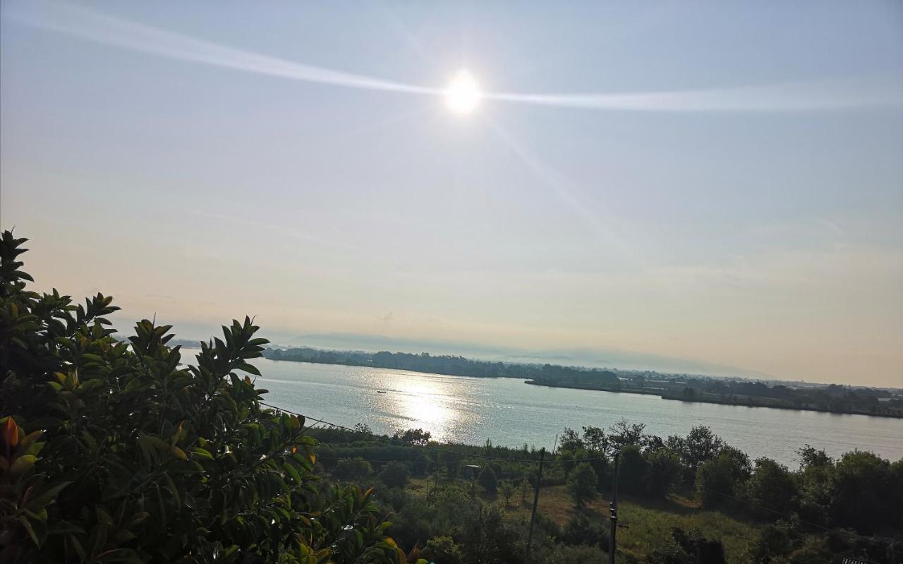 Sul Lago Dorato แตร์ราชินา ภายนอก รูปภาพ